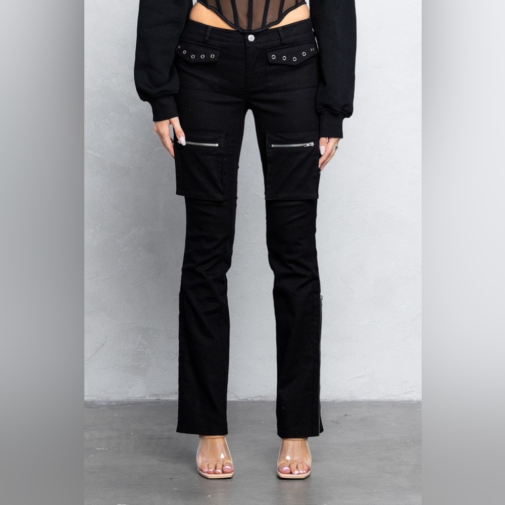 Trendy Black Pants with Zipper Details